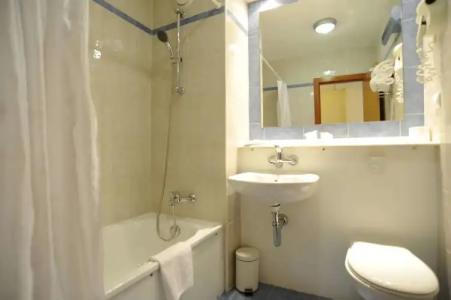 Travelodge Alicante Puerto - 8