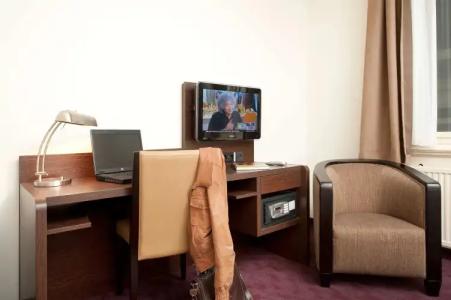 Best Western Dam Square Inn - 2