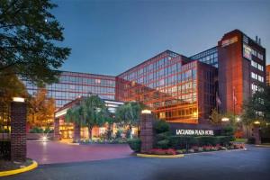 Отель «LaGuardia Plaza», Куинс