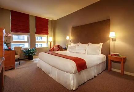 Giraffe by Library Hotel Collection - 43