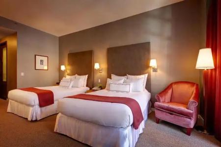 Giraffe by Library Hotel Collection - 38