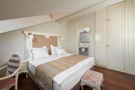 Piazza Heritage - 123