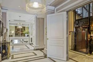 Отель «Bradford Elysées - Astotel», Париж