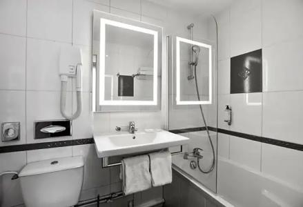 Best Western Montcalm - 26