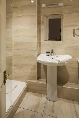 Stauntons on the Green - 9