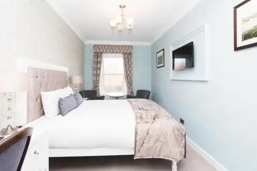 Stauntons on the Green - 8