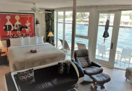 Manhattan Tower Apartment - 102