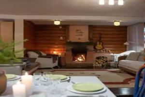 Уютный домик с камином