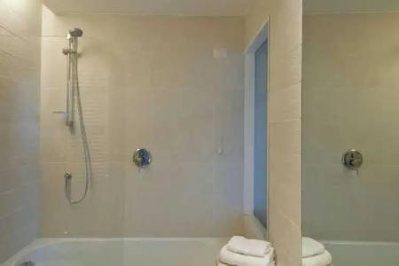 Little Queen Suite - 98