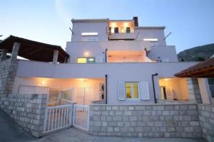 Villa Avantgarde b&b, Млини