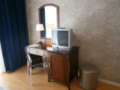 Moeesy, Blue & Green Oasis - new in June 2022 - 5