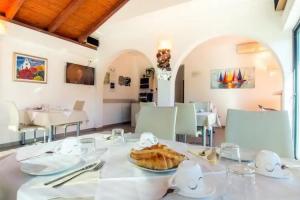 Villa Pinocchio, Подстрана