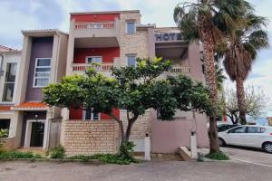 Hotel «San Antonio», Подстрана