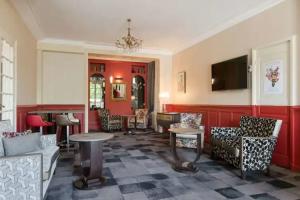 Отель «The Originals Boutique, Hôtel Normandie, Auxerre», Оксер