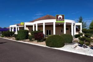 Отель «Logis Carline Hôtel Restaurant», Бон