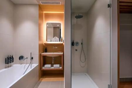 Radisson Blu 1835, Cannes - 86