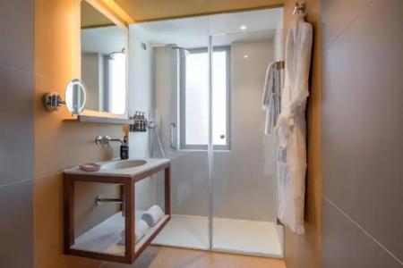 Radisson Blu 1835, Cannes - 80