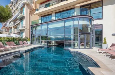 Radisson Blu 1835, Cannes - 17