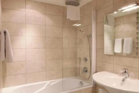 Best Western Premier Le Patio des Artistes Wellness Jacuzzi - 129