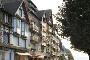 Отель «Le Trophée By m hôTel Spa», Довиль