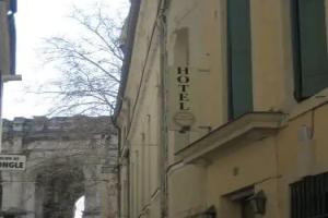 Отель «Hôtel De L'Amphithéâtre», Ним