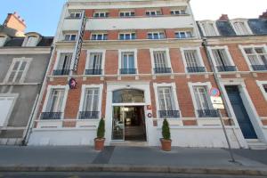 Hotel «Des Cedres», Орлеан