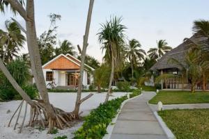 Отель «Kisiwa on the Beach», Паже