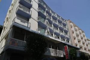 Hotel «Arena», Каттолика