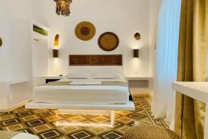 Отель «Semiramis Guesthouse», Адамас