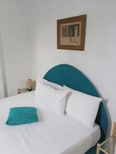 Sea Sound White Katikies - 125