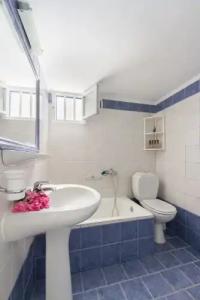 Sea Sound White Katikies - 106