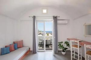 Sea View Beach Hotel, Периволос