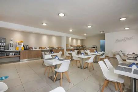 Sea View & Apartment - 38