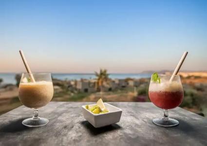 Sea View & Apartment - 10