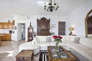 Апарт-отель «Alexander's Suites», Ия