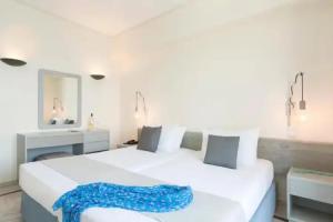 Отель «Samaina Port», Карловаси