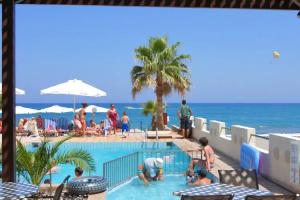 Seafront Beach hotel, Аделианос-Кампос