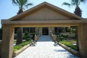 Отель «Olive Garden», Лардос