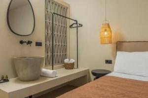 Panas Hotel, Спартия