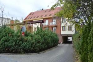 Hotel «Óbester», Дебрецен