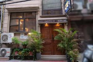 Отель «Wood Castle», Дели