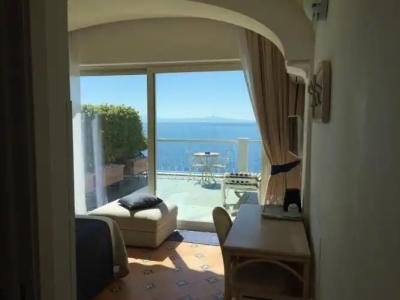 Bellevue Suite - 128