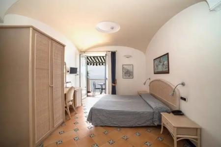 Bellevue Suite - 108