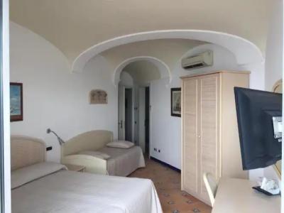 Bellevue Suite - 100