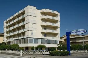 Отель «Diplomatic», Червиа