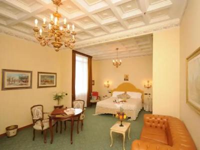 Grand Excelsior - 45