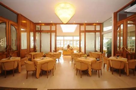 Grand Excelsior - 18