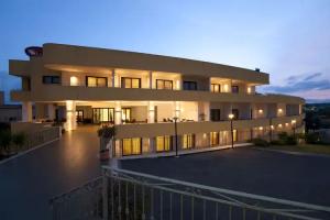 Grand Hotel Sofia, Ното