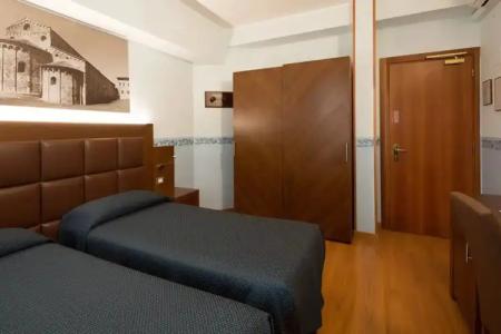 Terminus & Plaza - 18