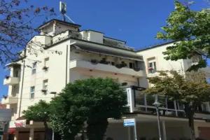 Hotel «River fronte mare con piscina», Римини